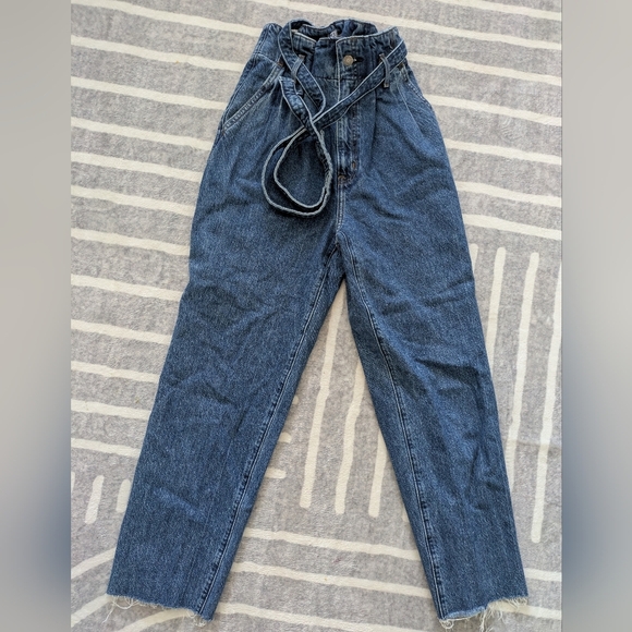 Abercrombie & Fitch Ultra High Rise Paperbag Mom Jeans Denim Size 26 2 Regular - Picture 1 of 10